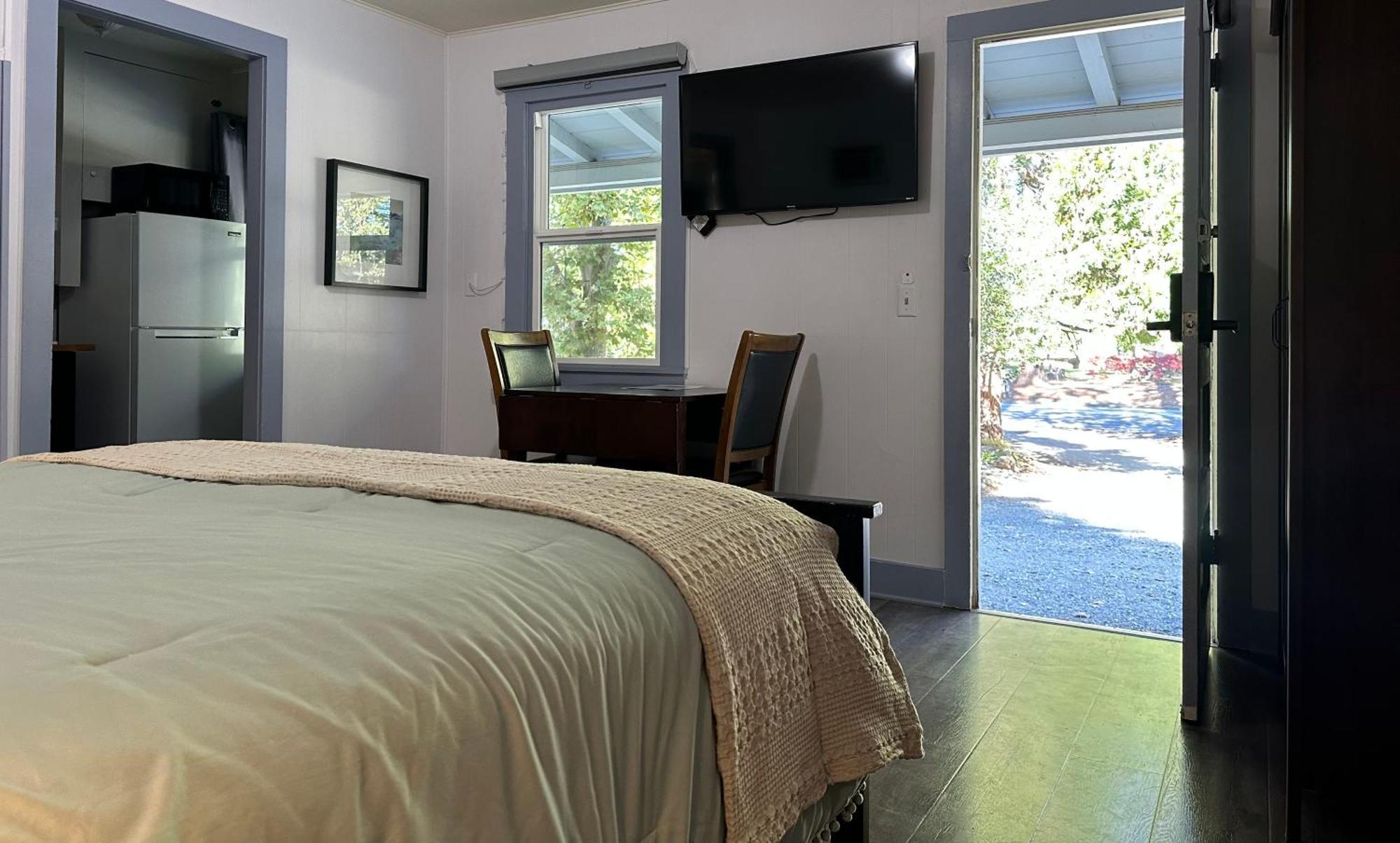 The Pines Inn And Cottages Grass Valley Exterior photo